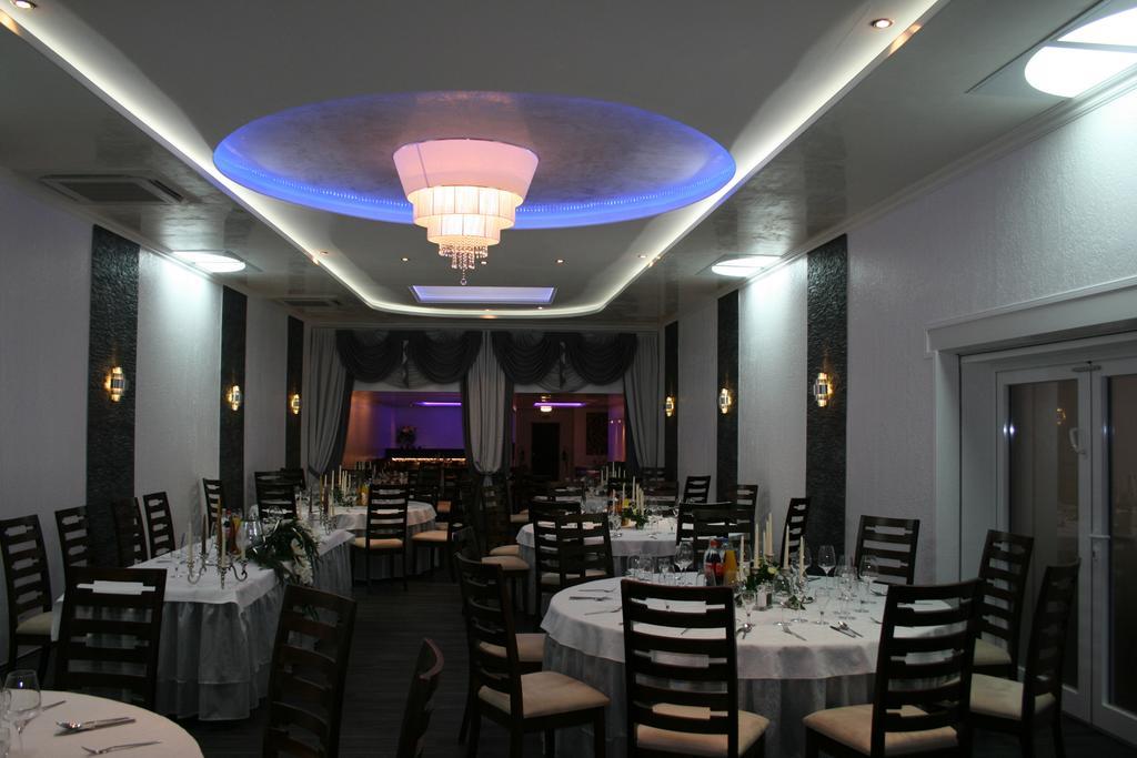 Hotel Krone Friesenheim  Esterno foto