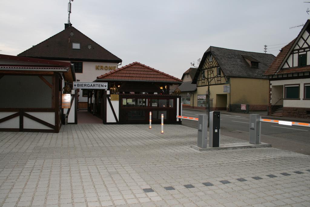 Hotel Krone Friesenheim  Esterno foto