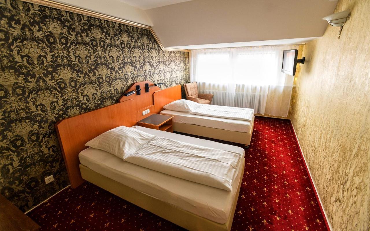 Hotel Krone Friesenheim  Esterno foto