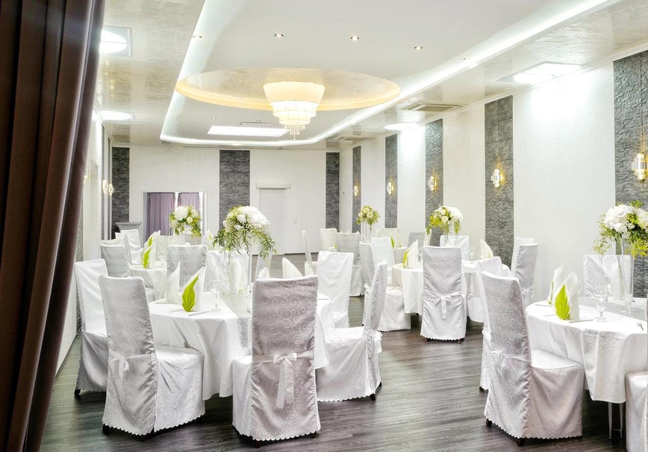 Hotel Krone Friesenheim  Esterno foto