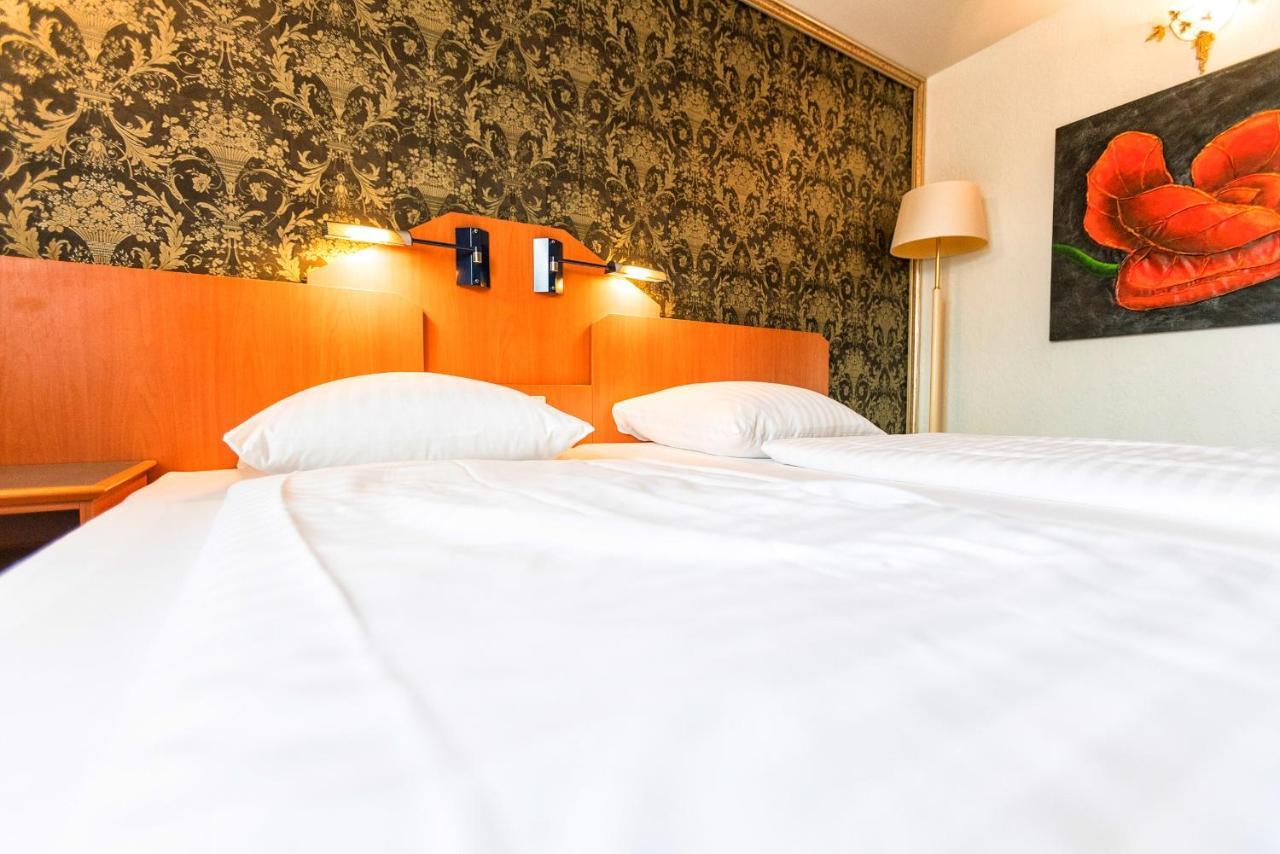 Hotel Krone Friesenheim  Esterno foto