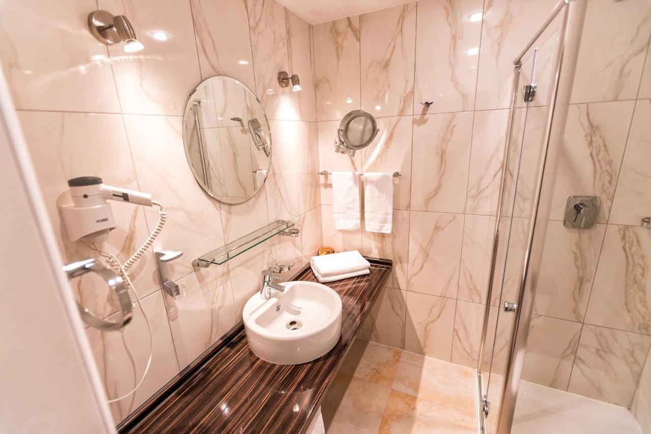 Hotel Krone Friesenheim  Esterno foto